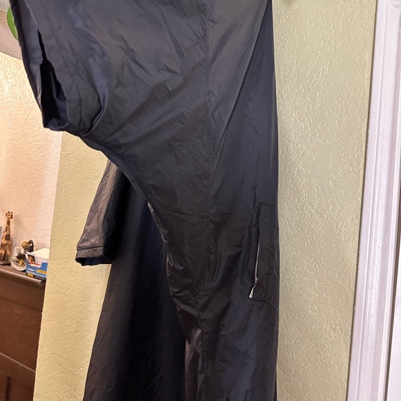 Raining long coats 🧥 - Picture 10 of 14